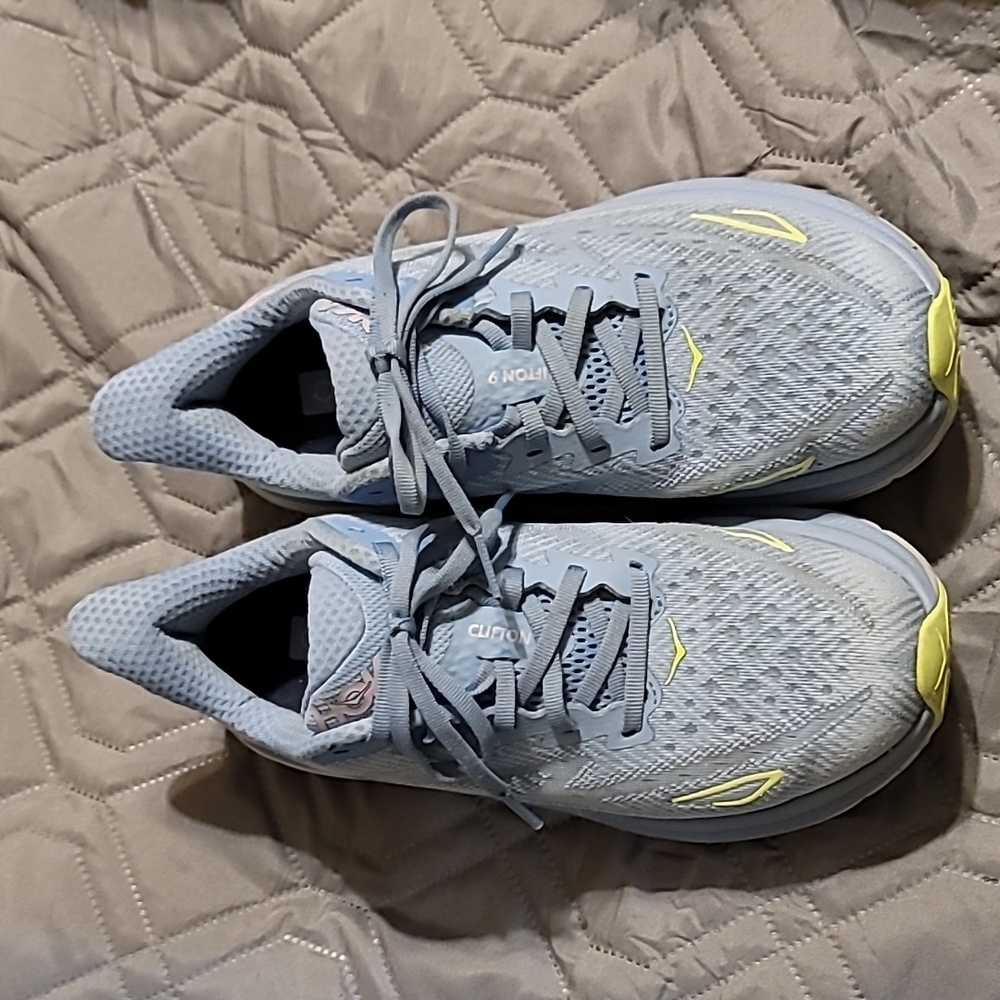 Hoka Women's Clifton 9 size 7.5B
